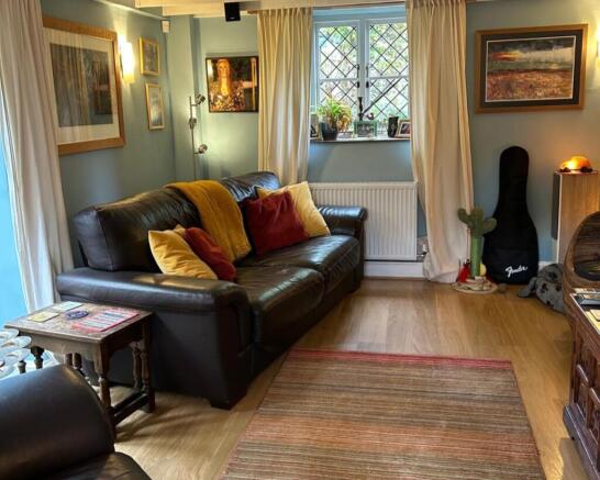 L10a West St - Living room 1