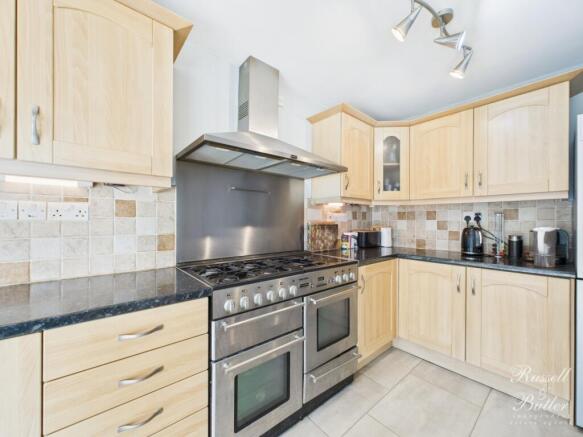 CAM01995G0-PR0282-STILL010