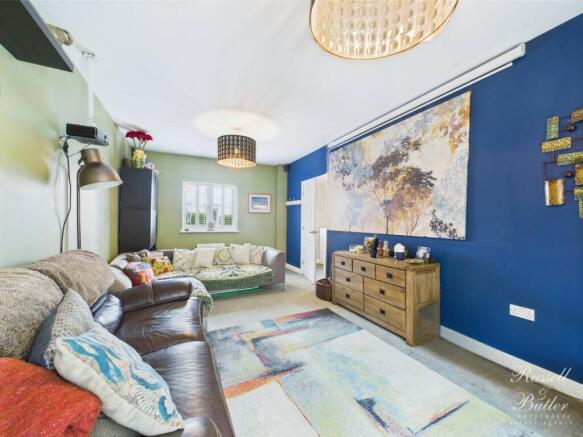 CAM01995G0-PR0301-STILL005