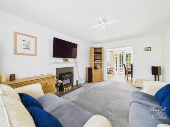 CAM02127G0-PR0293-STILL040