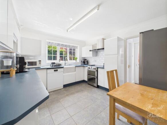 CAM02127G0-PR0293-STILL041