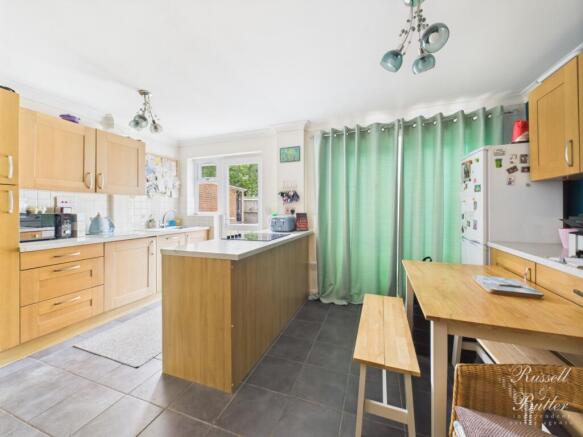 CAM02127G0-PR0304-STILL024