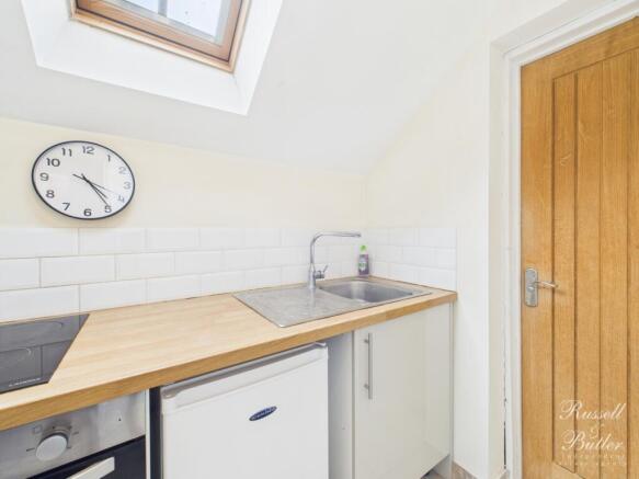 CAM02127G0-PR0308-STILL014