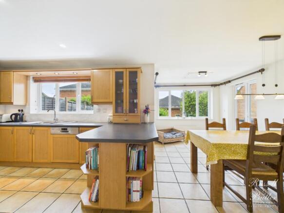 CAM01995G0-PR0331-STILL026