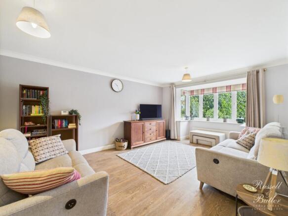 CAM01995G0-PR0331-STILL018