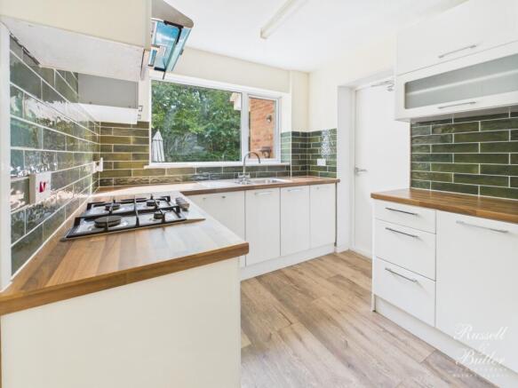 CAM01995G0-PR0339-STILL006