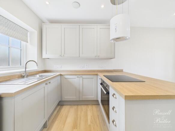 CAM01995G0-PR0351-STILL008