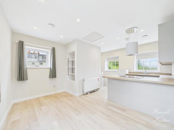 CAM01995G0-PR0351-STILL002