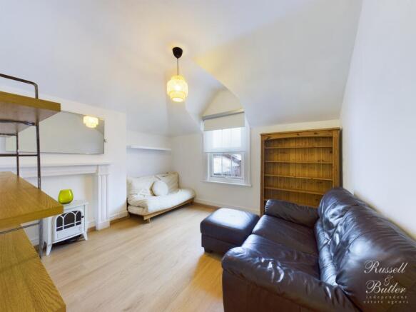 CAM00829P1-PR0334-STILL01