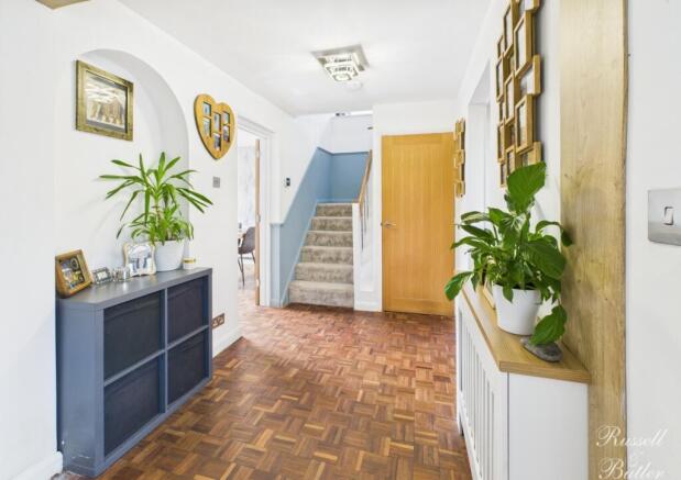 CAM01995G0-PR0355-STILL002