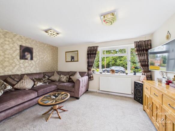 CAM01995G0-PR0355-STILL006