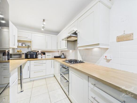 CAM01995G0-PR0360-STILL022