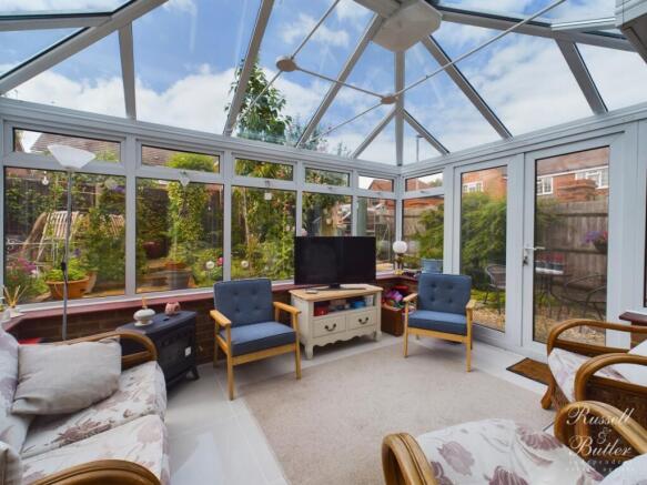 CAM02127G0-PR0027-STILL009