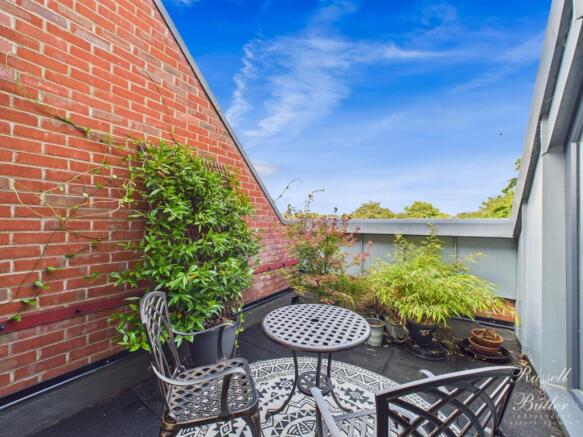 CAM01995G0-PR0375-STILL002