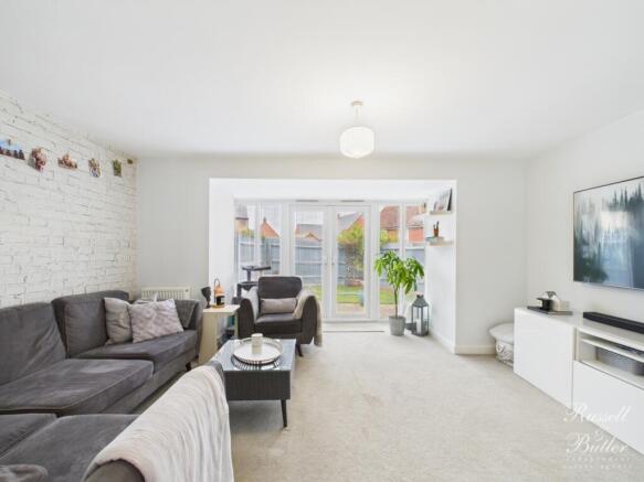 CAM01995G0-PR0374-STILL001