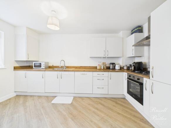 CAM02127G0-PR0351-STILL003