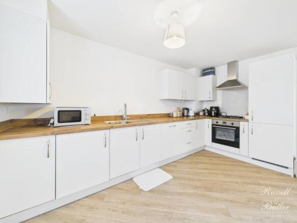 CAM02127G0-PR0351-STILL002