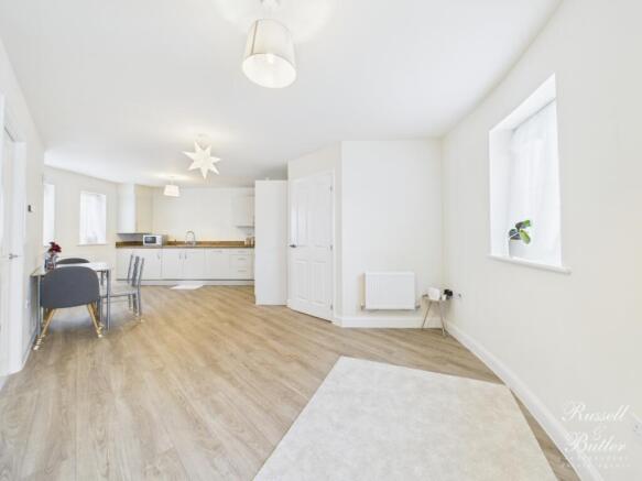 CAM02127G0-PR0351-STILL005