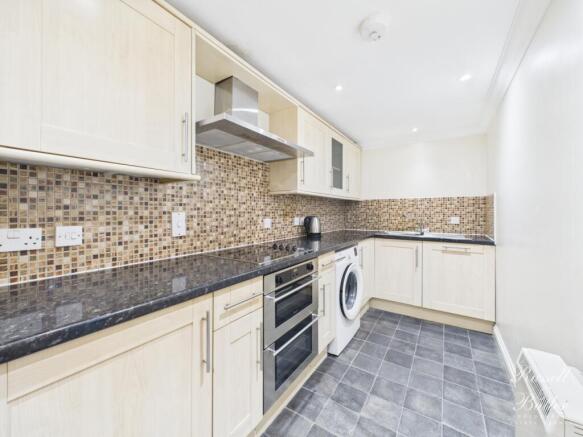 CAM02127G0-PR0355-STILL009