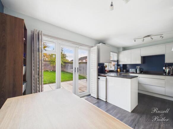 CAM01995G0-PR0379-STILL011