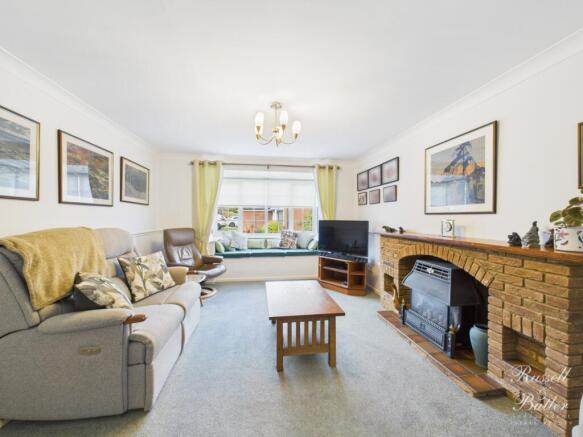 CAM02127G0-PR0359-STILL003