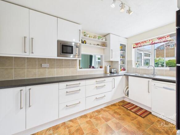 CAM02127G0-PR0359-STILL013