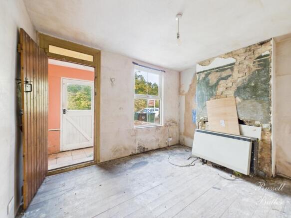 CAM02127G0-PR0358-STILL010