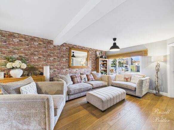 CAM01995G0-PR0381-STILL017