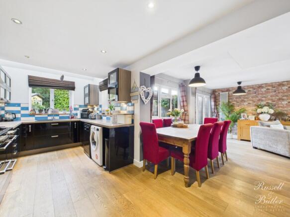 CAM01995G0-PR0381-STILL020