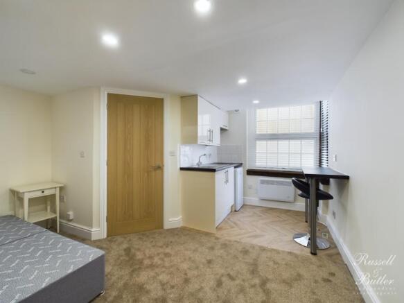 CAM01995G0-PR0168-STILL009