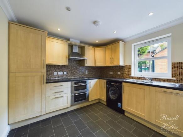 CAM01995G0-PR0108-STILL013