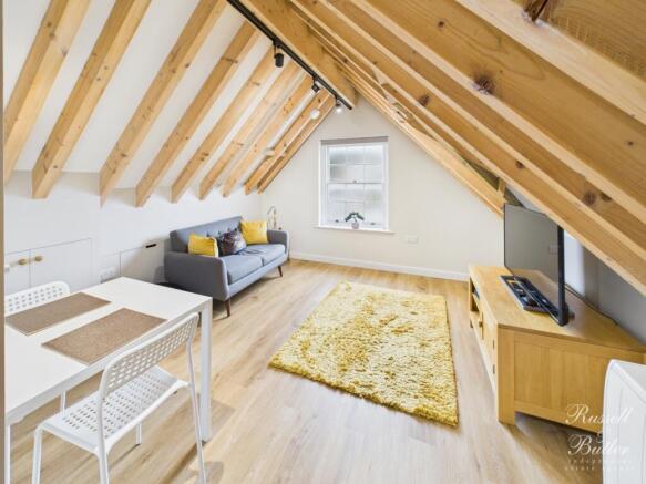 CAM01995G0-PR0386-STILL021