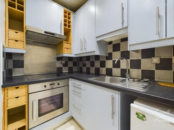 CAM02127G0-PR0265-STILL008