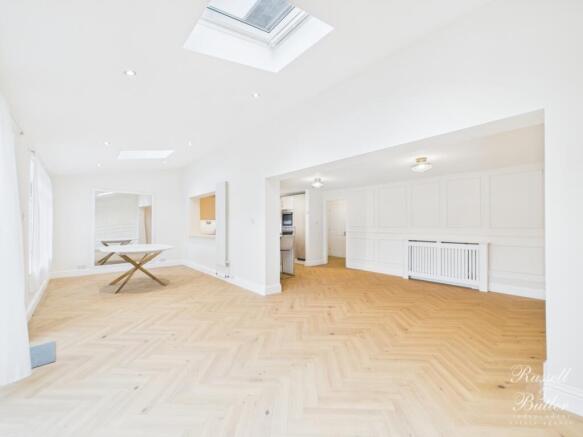 CAM01995G0-PR0387-STILL017