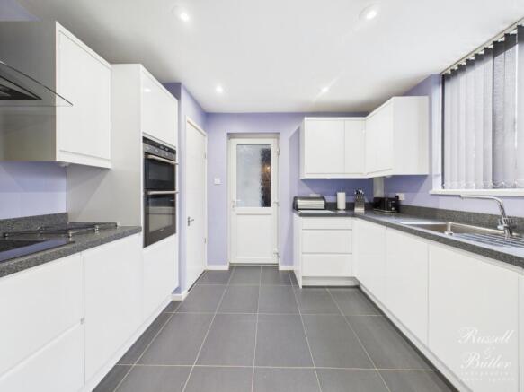 CAM02127G0-PR0371-STILL005