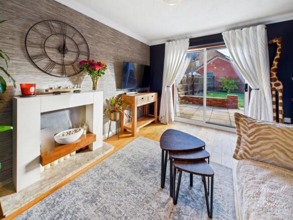 CAM01995G0-PR0393-STILL018