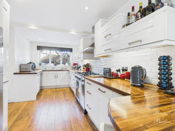 CAM02127G0-PR0372-STILL001