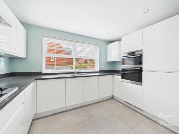 CAM02127G0-PR0333-STILL005