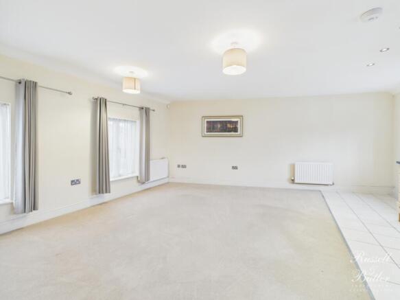 CAM02127G0-PR0353-STILL001