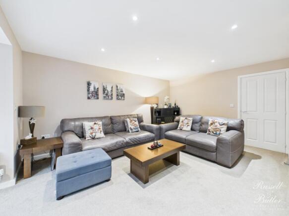 CAM02127G0-PR0363-STILL027