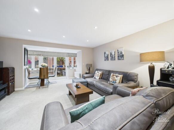 CAM02127G0-PR0363-STILL022