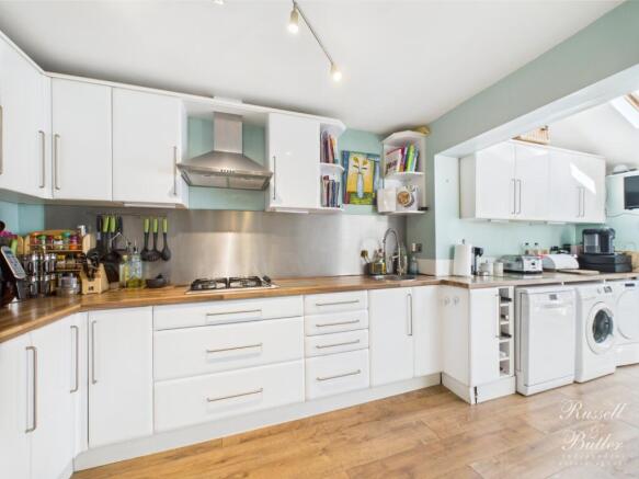 CAM01995G0-PR0308-STILL011