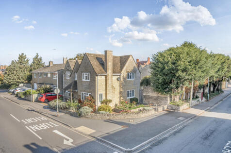 Ashcroft Gardens, Cirencester, Gloucestershire, GL7