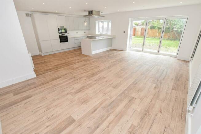 Open Plan Kitchen / Family Room