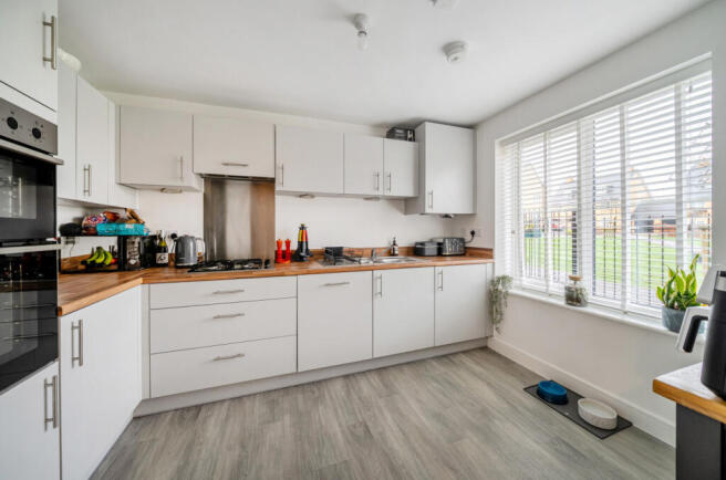 1404233-11-697b4a...