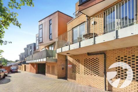 Odeon Parade, Well Hall Road, London, SE9