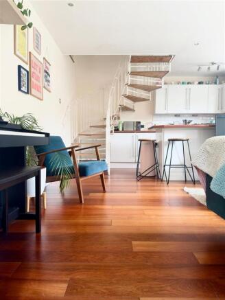 LOUNGE/KITCHEN