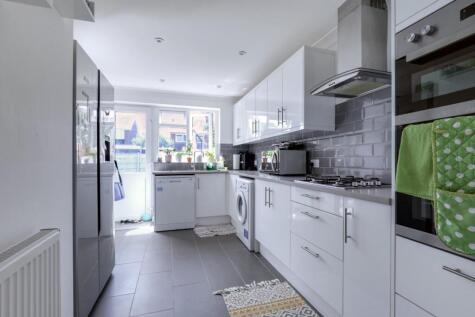 Lower Road, Teynham, Sittingbourne, Kent, ME9 9DR