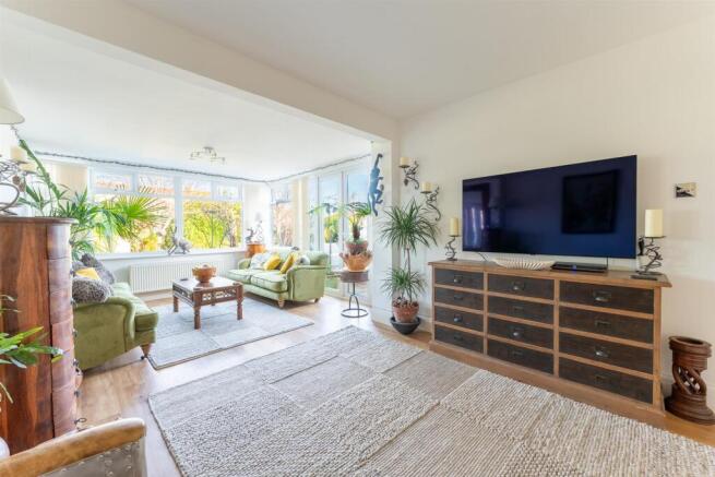 Lounge 4.jpg