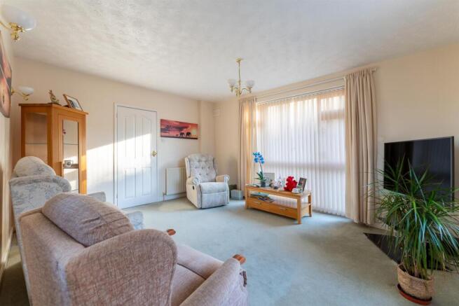 Living Room 2.jpg